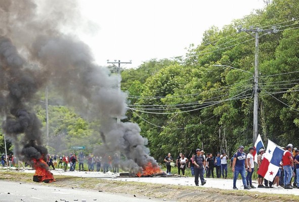 Residentes de Panamá este bloquearon la Interamericana a la altura del puente de Pacora. Residentes de Panamá este bloquearon la Interamericana a la altura del puente de Pacora.