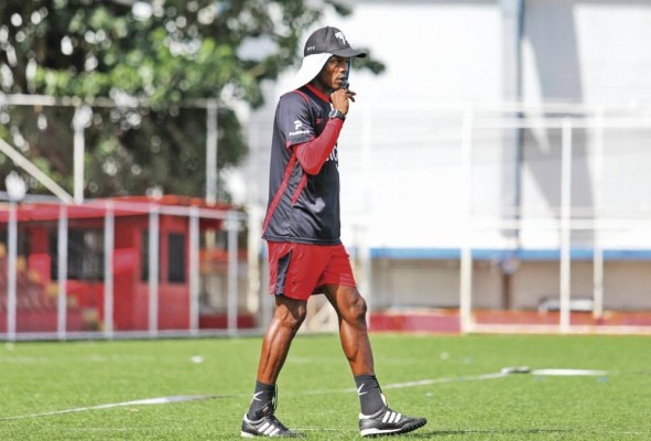 El técnico Jorge Dely Valdés El técnico Jorge Dely Valdés