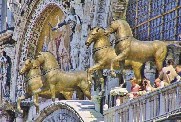 Los caballos de San Marco son cuatro estatuas de caballos de aleación de bronce, originalmente pertenecientes a una cuadriga triunfante. Los caballos de San Marco son cuatro estatuas de caballos de aleación de bronce, originalmente pertenecientes a una cuadriga triunfante.