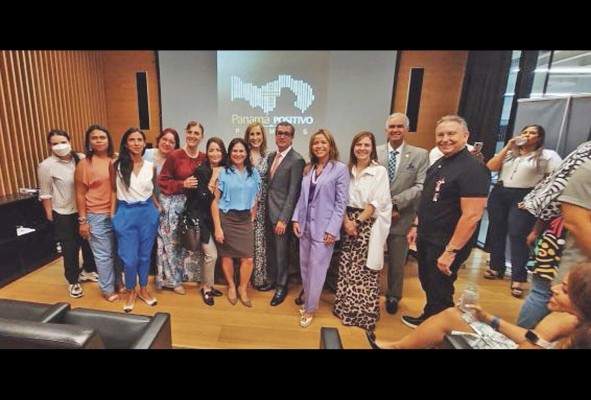 Los premios Panamá en Positivo buscan destacar las iniciativas que aportan optimismo y esperanza al país Los premios Panamá en Positivo buscan destacar las iniciativas que aportan optimismo y esperanza al país