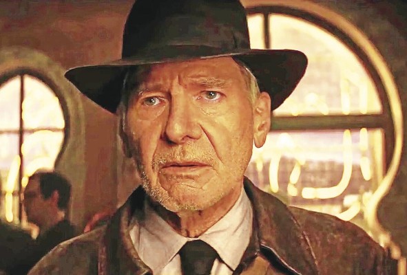 Con diferentes escenas de persecuciones, Jones demuestra su agilidad aún en su avanzada edad. Con diferentes escenas de persecuciones, Jones demuestra su agilidad aún en su avanzada edad.