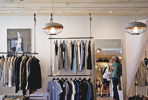 Compañías textileras y de moda han comenzado a reestructurar sus modelos para producir prendas que no contaminen el medio ambiente. Compañías textileras y de moda han comenzado a reestructurar sus modelos para producir prendas que no contaminen el medio ambiente.