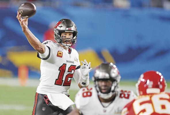 Tom Brady durante un juego con Tampa Bay Buccaneers Tom Brady durante un juego con Tampa Bay Buccaneers