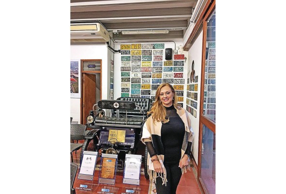 La periodista y apasionada de los autos se ha convertido en la primera mujer en Panamá en ser jurado de Women´s World Car of the Year. La periodista y apasionada de los autos se ha convertido en la primera mujer en Panamá en ser jurado de Women´s World Car of the Year.