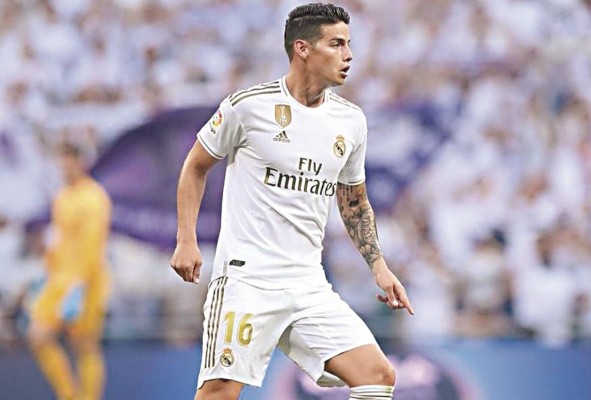 En 2014, James fue presentado como nuevo jugador del Real Madrid. En 2014, James fue presentado como nuevo jugador del Real Madrid.