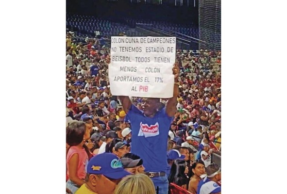 En los escenarios donde se desarrolló el nacional de béisbol, los colonenses mostraron su inconformidad por no tener un estadio desde 2017. En los escenarios donde se desarrolló el nacional de béisbol, los colonenses mostraron su inconformidad por no tener un estadio desde 2017.