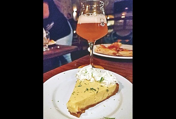 La Grand Cru acompaña el pie de limón La Grand Cru acompaña el pie de limón