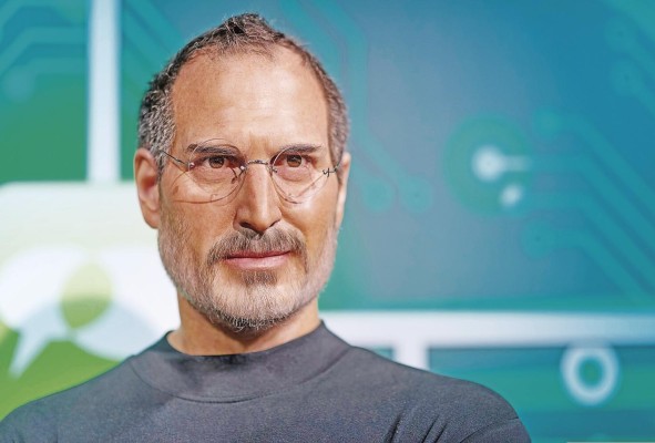 El presidente y ejecutivo de Apple fue puesto en adopción desde temprana edad, hecho que marcó su vida y relaciones interpersonales. El presidente y ejecutivo de Apple fue puesto en adopción desde temprana edad, hecho que marcó su vida y relaciones interpersonales.
