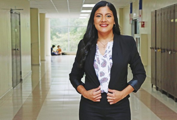 Yazmín Mack, ingeniera civil, investigadora, coordinadora de proyectos y docente de la UTP Yazmín Mack, ingeniera civil, investigadora, coordinadora de proyectos y docente de la UTP