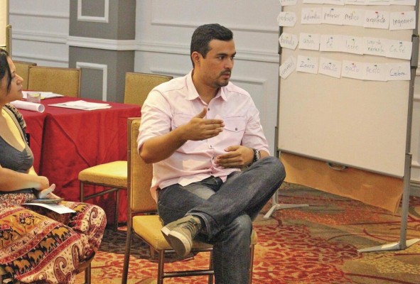 Alonso Ramos, sociólogo y catedrático universitario. Alonso Ramos, sociólogo y catedrático universitario.