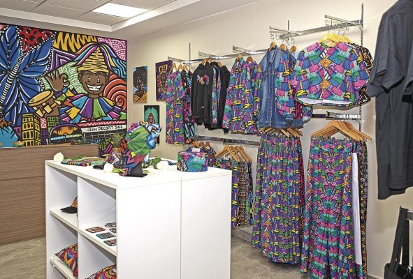 Las piezas del artista enaltecen la cultura afro con sus colores. Las piezas del artista enaltecen la cultura afro con sus colores.