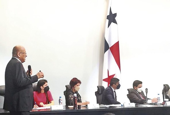 Se prevé que para 2022 el ahorro corriente en el gobierno central alcance los $1.050 millones. Se prevé que para 2022 el ahorro corriente en el gobierno central alcance los $1.050 millones.