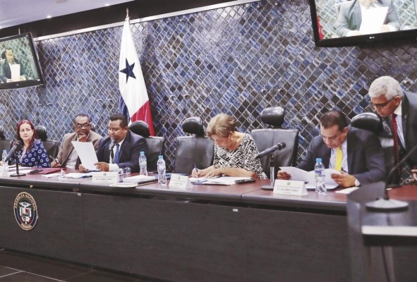 Los magistrados del TE, Eduardo Valdés Escoffery, Alfredo Juncá y Luis Guerra Los magistrados del TE, Eduardo Valdés Escoffery, Alfredo Juncá y Luis Guerra