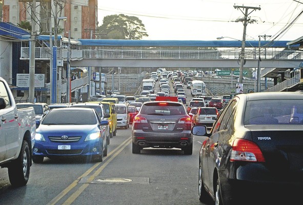 En la medida en que la ciudad de Panamá siga siendo una urbe dispersa y exista una marcada segregación entre los espacios de generación de empleos y residencia, el fenómeno de los largos tiempos de traslado, continuará. En la medida en que la ciudad de Panamá siga siendo una urbe dispersa y exista una marcada segregación entre los espacios de generación de empleos y residencia, el fenómeno de los largos tiempos de traslado, continuará.