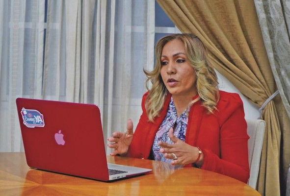 En cuatro ocasiones, Yanibel Ábrego ha ocupado una curul en la Asamblea Nacional de Diputados. En cuatro ocasiones, Yanibel Ábrego ha ocupado una curul en la Asamblea Nacional de Diputados.