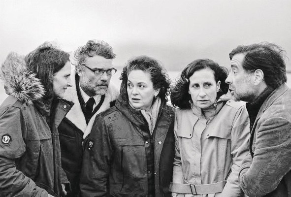 Larraín carga a 'El conde' con un humor seco, satírico, y experiencias difíciles de aceptar desde la lógica. Larraín carga a 'El conde' con un humor seco, satírico, y experiencias difíciles de aceptar desde la lógica.