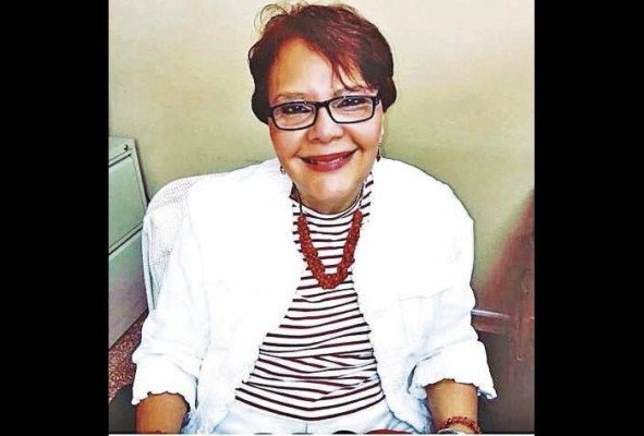Berta Cardoze 'Tenemos que hacer mayor énfasis educativo en el patrimonio histórico'. Empezó su formación en la Universidad de Panamá (UP), posteriormente adquirió una maestría en vivienda social avalada por la Junta de Andalucía y una maestría en gestión y conservación del patrimonio en la Universidad Politécnica de Valencia. Ha efectuado distintas investigaciones para la conservación, revitalización y restauración de monumentos y bienes inmuebles del Casco Antiguo. Berta Cardoze 'Tenemos que hacer mayor énfasis educativo en el patrimonio histórico'. Empezó su formación en la Universidad de Panamá (UP), posteriormente adquirió una maestría en vivienda social avalada por la Junta de Andalucía y una maestría en gestión y conservación del patrimonio en la Universidad Politécnica de Valencia. Ha efectuado distintas investigaciones para la conservación, revitalización y restauración de monumentos y bienes inmuebles del Casco Antiguo.
