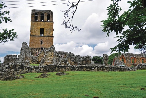Los monumentos, estatuas y edificaciones que mantienen la esencia de una Panamá de antaño se aferran a la historia que envuelve nuestra identidad. Los monumentos, estatuas y edificaciones que mantienen la esencia de una Panamá de antaño se aferran a la historia que envuelve nuestra identidad.