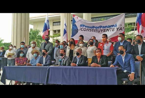 Grupo Firmo por Panamá acude al TE. Grupo Firmo por Panamá acude al TE.