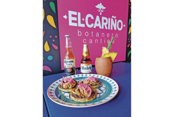 Sopes de cochinita. Sopes de cochinita.