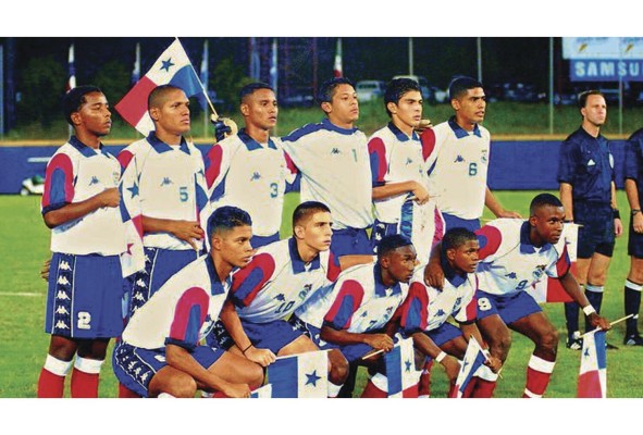 Selección Sub-20 que obtuvo la primera clasificación a un mundial, al hacerlo para Emiratos Árabes Unidos en 2003, bajo la dirección de Gary Stempel y la asistencia de Pascual 'Chato' Ramírez. Selección Sub-20 que obtuvo la primera clasificación a un mundial, al hacerlo para Emiratos Árabes Unidos en 2003, bajo la dirección de Gary Stempel y la asistencia de Pascual 'Chato' Ramírez.