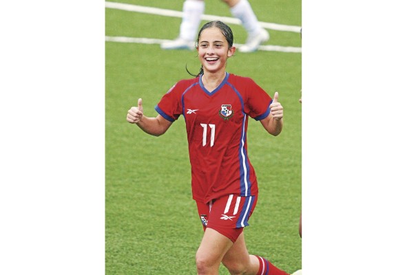 Verónica Latorraca, de la Selección Sub-16, fue uno de los nuevos rostros que se plantaron en el FIFA Forward de Uncaf para decir “aquí estamos nosotras”. Verónica Latorraca, de la Selección Sub-16, fue uno de los nuevos rostros que se plantaron en el FIFA Forward de Uncaf para decir “aquí estamos nosotras”.