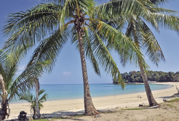 Contadora se encuentra a 40 millas de la ciudad capital. Contadora se encuentra a 40 millas de la ciudad capital.