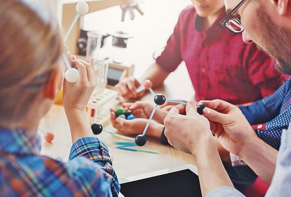 Se estima que los trabajos tecnológicos están entre los sectores mejor remunerados, es decir, pagan 102% más que el salario promedio del sector privado de Estados Unidos. Se estima que los trabajos tecnológicos están entre los sectores mejor remunerados, es decir, pagan 102% más que el salario promedio del sector privado de Estados Unidos.