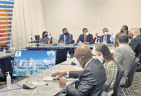 Primera Reunión de Cooperación entre Reguladores del Mercado de Valores de Centroamérica llevada a cabo en Panamá. Primera Reunión de Cooperación entre Reguladores del Mercado de Valores de Centroamérica llevada a cabo en Panamá.
