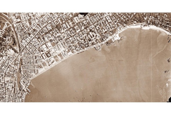 Para 1959, como se observa en esta fotografía aérea, la avenida Balboa había sido extendida desde su trazo original frente al hospital Santo Tomás, tanto hacia el oeste, hacia El Marañón y la calle 3 de noviembre, y hacia el este, hacia la intersección con la avenida Federico Boyd. Para 1959, como se observa en esta fotografía aérea, la avenida Balboa había sido extendida desde su trazo original frente al hospital Santo Tomás, tanto hacia el oeste, hacia El Marañón y la calle 3 de noviembre, y hacia el este, hacia la intersección con la avenida Federico Boyd.