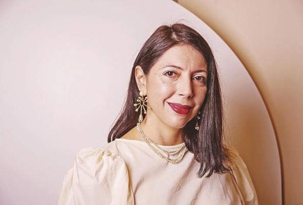 Ana Sofía Tarbay Empresaria. Ha sido nombrada una de las '50 Mujeres de Impacto en Latinoamérica en 2022' por el medio estadounidense 'Bloomberg'. Su “liderazgo, impacto financiero e influencia social” fueron el atractivo que cautivó a la compañía para tal reconocimiento. “Donde estés siempre vas a tener problemas, donde estés siempre va a haber retos. Se trata de ver los retos como situaciones externas para llegar al éxito”. Ana Sofía Tarbay Empresaria. Ha sido nombrada una de las '50 Mujeres de Impacto en Latinoamérica en 2022' por el medio estadounidense 'Bloomberg'. Su “liderazgo, impacto financiero e influencia social” fueron el atractivo que cautivó a la compañía para tal reconocimiento. “Donde estés siempre vas a tener problemas, donde estés siempre va a haber retos. Se trata de ver los retos como situaciones externas para llegar al éxito”.