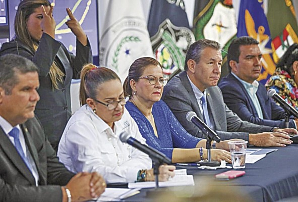 Desde una ejecutiva “torre de control”, el Gobierno Nacional coordina cinco importantes mesas de trabajo contra el COVID-19 Desde una ejecutiva “torre de control”, el Gobierno Nacional coordina cinco importantes mesas de trabajo contra el COVID-19