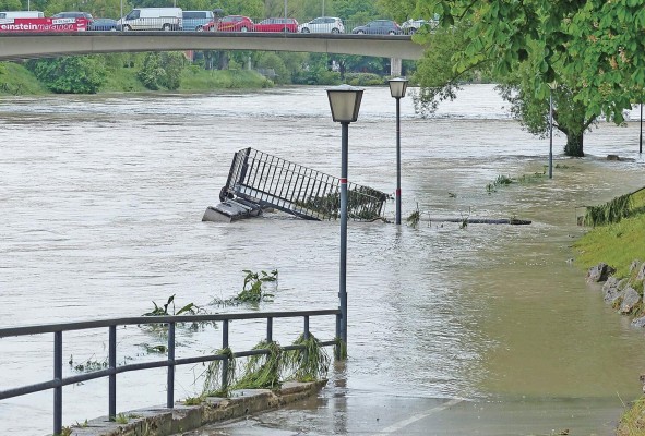 Las inundaciones son consecuencias de los estragos del calentamiento global. Las inundaciones son consecuencias de los estragos del calentamiento global.