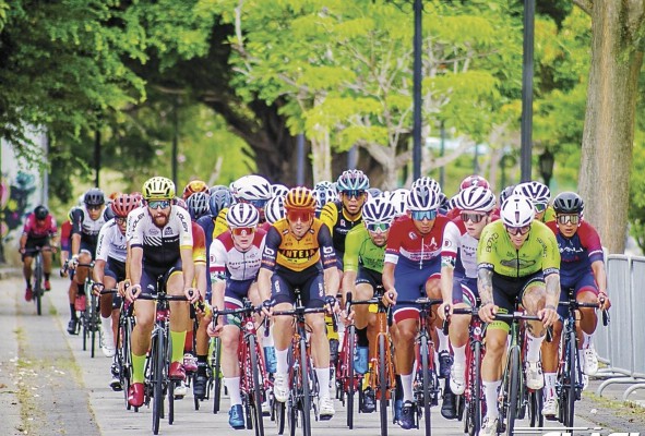 La categoría élite, una de las favoritas del evento, recorrerá su desafío en las etapas 'twilight' (carreras nocturnas) los días jueves y viernes de la competencia. La categoría élite, una de las favoritas del evento, recorrerá su desafío en las etapas 'twilight' (carreras nocturnas) los días jueves y viernes de la competencia.