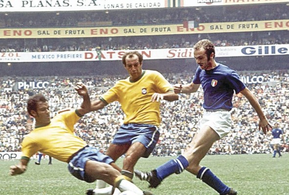 4-1 fue el marcador a favor de Brasil que desplazó a Italia. 4-1 fue el marcador a favor de Brasil que desplazó a Italia.