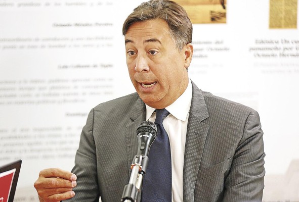Arrocha, panameñista y precandidato presidencial por la libre postulación. Arrocha, panameñista y precandidato presidencial por la libre postulación.