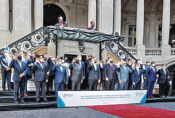 Los ministros de Relaciones Exteriores y jefes de delegación de los países que integran la Comunidad de Estados Latinoamericanos y Caribeños (Celac). Los ministros de Relaciones Exteriores y jefes de delegación de los países que integran la Comunidad de Estados Latinoamericanos y Caribeños (Celac).