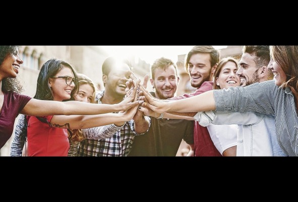 El apoyo de la familia y amigos es sumamente importante. Ahora con la pandemia y a fin de mantener el distanciamiento social, ese respaldo puede ofrecerse a través de la tecnología, como una videollamada. El apoyo de la familia y amigos es sumamente importante. Ahora con la pandemia y a fin de mantener el distanciamiento social, ese respaldo puede ofrecerse a través de la tecnología, como una videollamada.