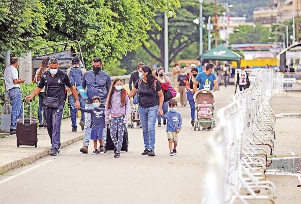 La frontera colombo-venezolana tiene una extensión de 2.219 kilómetros con un amplio flujo comercial. La frontera colombo-venezolana tiene una extensión de 2.219 kilómetros con un amplio flujo comercial.