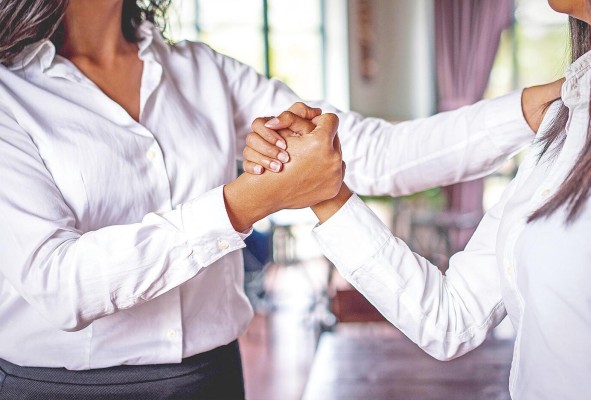 Dentro del sector empresarial, el trato a la mujer ha sido uno de los más desiguales. Dentro del sector empresarial, el trato a la mujer ha sido uno de los más desiguales.