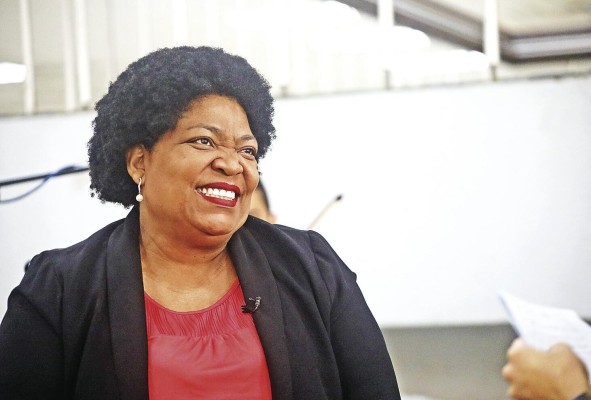 Electra Castillo, la nueva directora de la Red de Orquestas y Coros Infantiles y Juveniles de Panamá, durante la entrevista con 'La Estrella de Panamá'. Electra Castillo, la nueva directora de la Red de Orquestas y Coros Infantiles y Juveniles de Panamá, durante la entrevista con 'La Estrella de Panamá'.