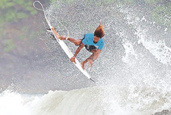 El 'surfista' Jean Carlos Camarena durante las olas del Panamericano de Surf 2022. El 'surfista' Jean Carlos Camarena durante las olas del Panamericano de Surf 2022.