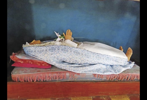 La Virgen de la Dormición o Virgen de la Cama. Retablo de la Virgen del Carmen. La Virgen de la Dormición o Virgen de la Cama. Retablo de la Virgen del Carmen.