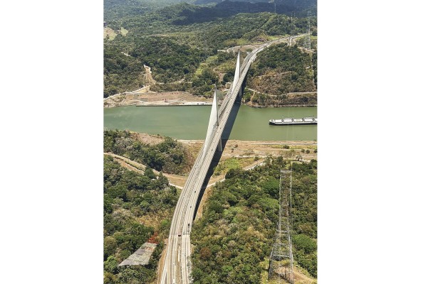 El Canal y la ciudad de Panamá, a vuelo de pájaro El Canal y la ciudad de Panamá, a vuelo de pájaro