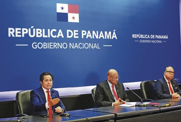 El director de Ingresos, el ministro de Economía y Finanzas y el director de la CSS, Publio de Gracia, Héctor Alexander y Enrique Lau, respectivamente, hicieron una conferencia de prensa el lunes. El director de Ingresos, el ministro de Economía y Finanzas y el director de la CSS, Publio de Gracia, Héctor Alexander y Enrique Lau, respectivamente, hicieron una conferencia de prensa el lunes.