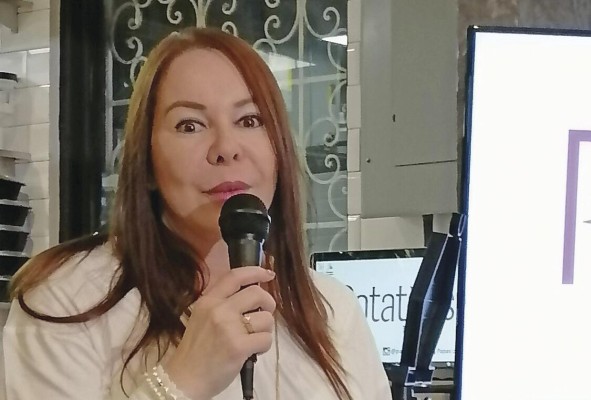 Tatiana Quirós, representante de Potatoes USA, se refirió a las variedades y formatos que ofrecen las papas de EEUU. Tatiana Quirós, representante de Potatoes USA, se refirió a las variedades y formatos que ofrecen las papas de EEUU.