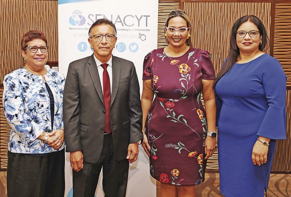 Nimia Herrera, Dennis Chávez, Milena Gómez y Lisgay Girón Nimia Herrera, Dennis Chávez, Milena Gómez y Lisgay Girón