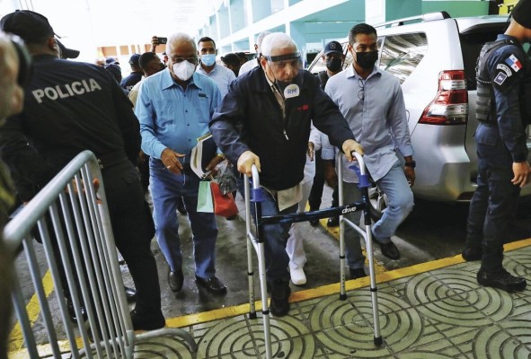 El expresidente Ricardo Martinelli a su llegada a la sede del Sistema Penal Acusatoio en plaza Ágora. El expresidente Ricardo Martinelli a su llegada a la sede del Sistema Penal Acusatoio en plaza Ágora.