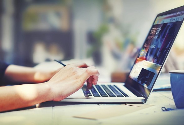 El valor de comunicar información, noticias o sucesos que puedan influenciar a otras personas también trae grandes responsabilidades. El valor de comunicar información, noticias o sucesos que puedan influenciar a otras personas también trae grandes responsabilidades.