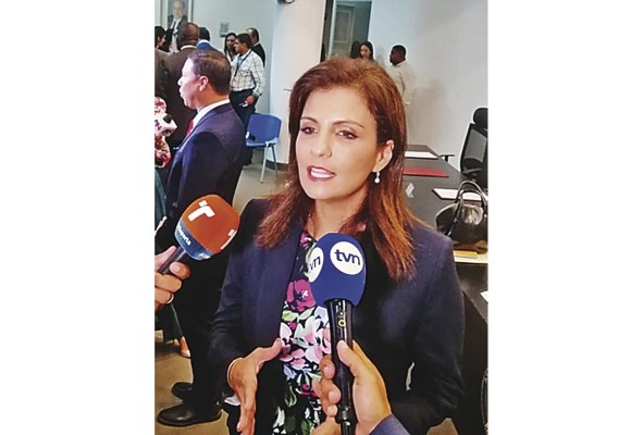 Diputada Ana Giselle Rosas. Diputada Ana Giselle Rosas.
